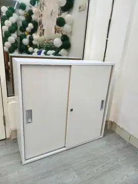 Laci Sliding Rak Lemari Pintu Geser HPL Urat Kayu Warna Cream Mewah