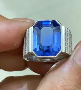 Natural Royal Blue Saphire 13 ct