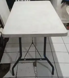 Meja lipat krisbaw