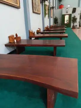 Meja lesehan kayu