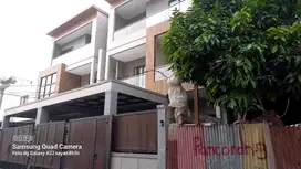 RUMAH DISEWAKAN BANGUNAN BARU DLM KOMPLEK PERDATAM JAKSEL.