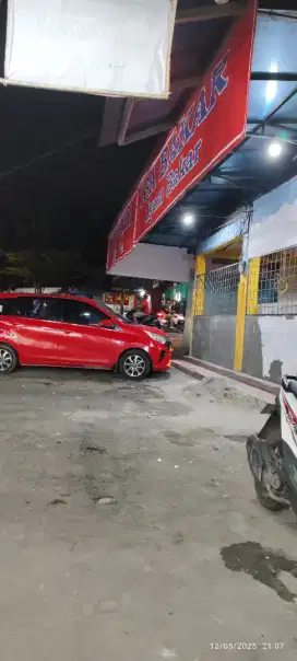 Dibutuhkan perempuan  pelayan /karyawan rumah makan sop janda ,,