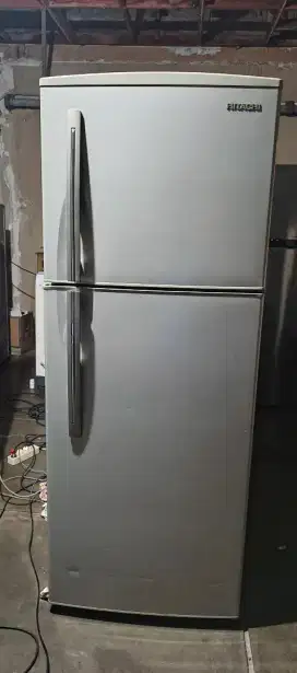 kulkas Hitachi jumbo 2 pintu