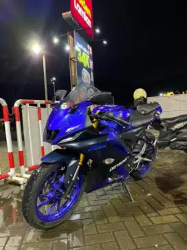 R15 V4 Connected 2022
