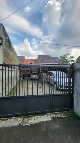 DIJUAL RUMAH PRIBADI + 2 RUMAH KONTRAKAN