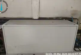 Etelase kaca kondisi mulus
