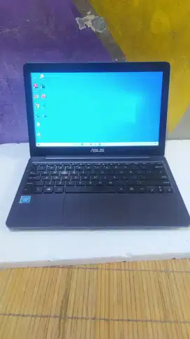 Notebook asus E203M SSD 128 ngebut