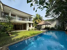 Disewakan rumah asri 5br lokasi strategis area kemang