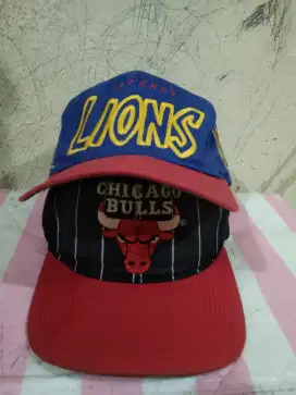 Topi Snapback vintage 2 pcs harga 650k aja mulus no minus 22 nya .