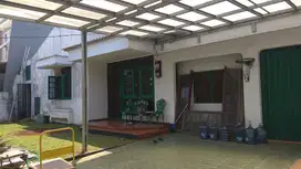 Dijual cepat rumah lt.380m di Villa Melati Mas hanya 3,1 M