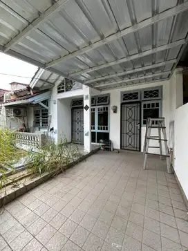 Dijual rumah rapi 2 lt di Villa Melati Mas lt.120m hanya 1,8 M