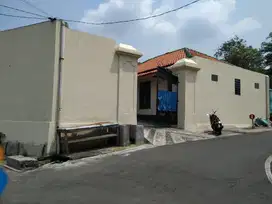 Kost aktif lahan luas 500 m2 27 kamar di mojosongo jebres solo