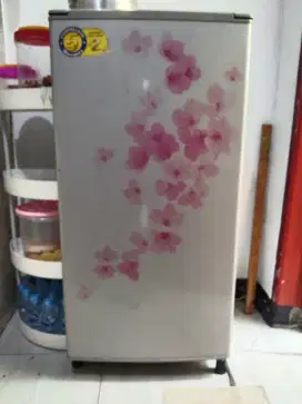 Di jual kulkas 1 pintu