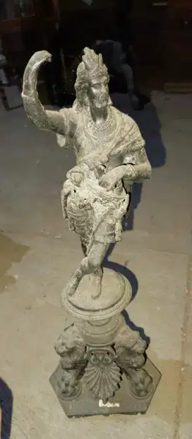 Bronze deity statue patung