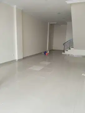 Disewakan Ruko Cbd Dekat Jalan Utama Green Lake City, Tangerang