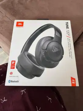 JBL TUNE 720BT earheadphones