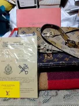 Tas merek LOUIS VUITTON kondisi baru