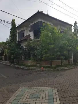 Rumah pojok eksekutif