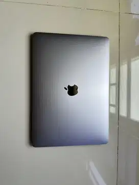 macbook pro 13 touchbar 2017 8/512 i5 3,1ghz