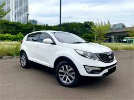 Dijual: SUV KIA Sportage warna Putih - Nu Engine