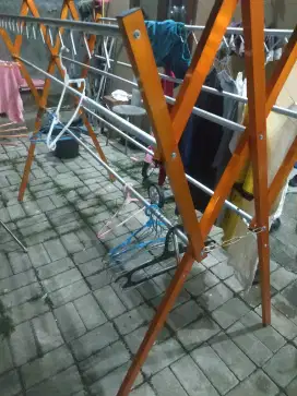 Jemuran almunium besar