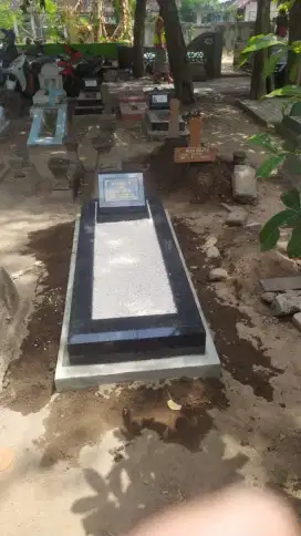 PENGRAJIN KIJING MAKAM MURAH
