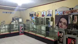 Etalase bekas optik kacamata
