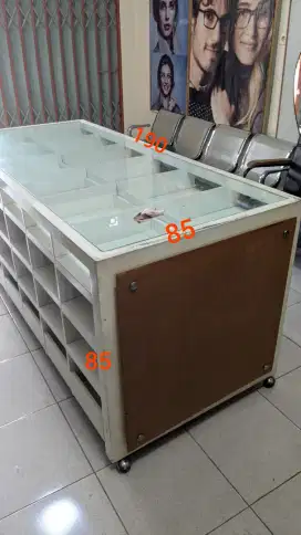 Etalase rak display bekas