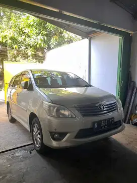 Dijual INNOVA V DIESEL MANUAL 2011/12 Silver Metallic