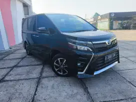 Toyota Voxy 2.0 AT/Matic 2019