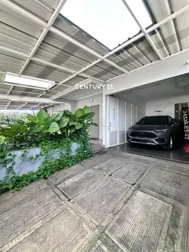 Rumah Rapi Terawat Dijual Dibawah Pasaran Di Jakarta Selatan