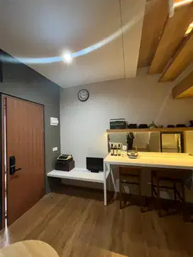 DISEWAKAN RUMAH CANTIK FULL FURNISHED POSISI HOEK DI FLEEKHAUZ