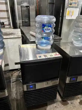 Ice maker snooker model ims 55 gk
Model kotak kapasitas 55 kg/ day
