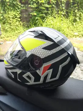 Helm KYT R10 gress jarang pakai ukuran L