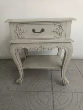 Meja kecil jati