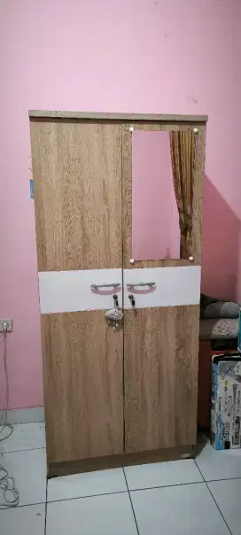 Lemari Pakaian Bekas Masih Bagus