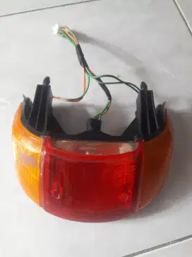 Lampu belakang honda supra 100 lama.