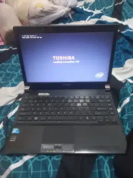 Laptop toshiba R700