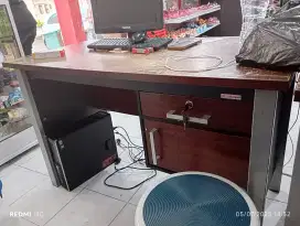 Meja kerja kantor/belajar