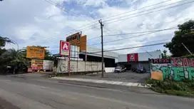 DISEWAKAN KOMERSIAL AREA BANGUNAN NOL JALAN RAYA MENGANTI