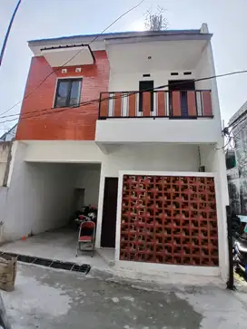 Rumah 2 Lantai di Jakarta Timur