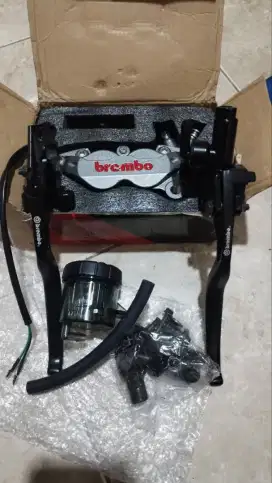 Kaliper pala babi bremboo universal (kanan)