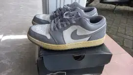 Dijual cepat sepatu nike air jordan low size 43