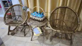 2 kursi 1meja.  Set kursi rotan