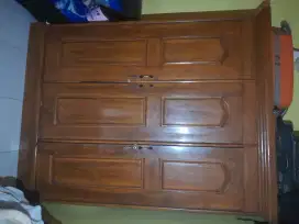 Di jual lemari 3 pintu