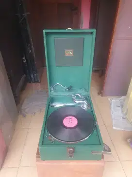gramaphone antik hist masther vois madein england masih berfungsi
