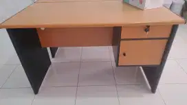 Meja Kantor coklat