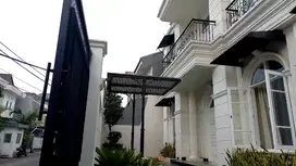 DISEWAKAN RUMAH BARU RENOVASI TOTAL KOM GUDANG PELURU TEBET JAKSEL.