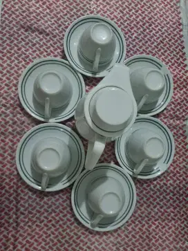 Alat minum berbahan keramik ex hotel
