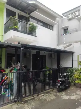Dijual Rumah di Komplek Bintaro Sektor 5 dekat Kampus STAN Bintaro
